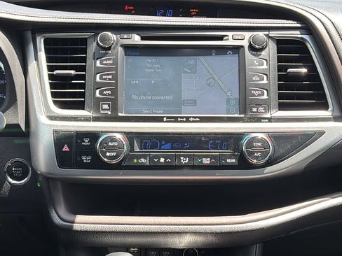 Used 2018 Toyota Highlander Limited FWD image 19