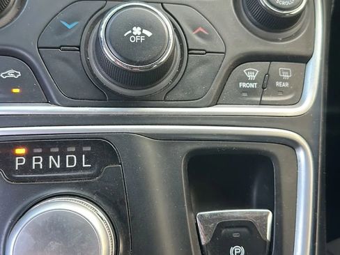 Used 2015 Chrysler 200 Limited w/ Convenience Group image 29