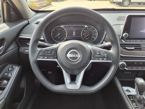 Used 2025 Nissan Altima 2.5 SV FWD image 20