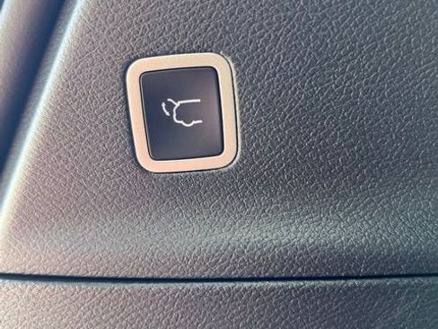 New 2025 Chrysler Pacifica Limited FWD image 31