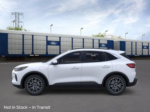 New 2025 Ford Escape SE w/ PHEV Premium Package FWD image 4