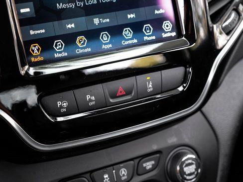 Used 2021 Jeep Cherokee Limited w/ Mopar Interior Package image 34