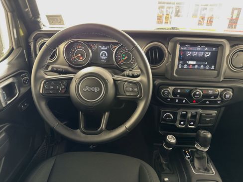 Used 2022 Jeep Wrangler Sport AWD/4WD image 16