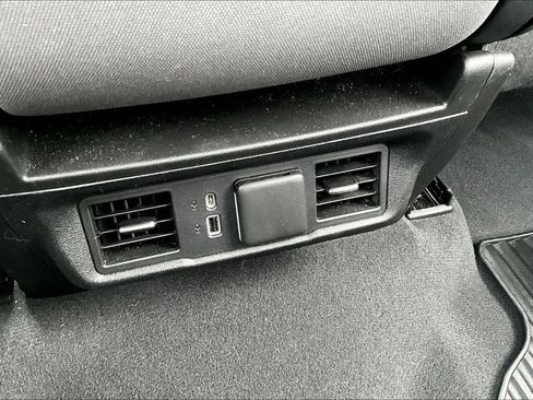 Used 2024 Chevrolet Silverado 1500 LT AWD/4WD image 11