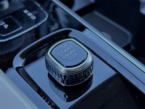 Certified 2025 Volvo XC60 T8 Plus w/ Protection Package Premier image 22