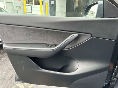 Used 2024 Tesla Model Y Long Range image 22