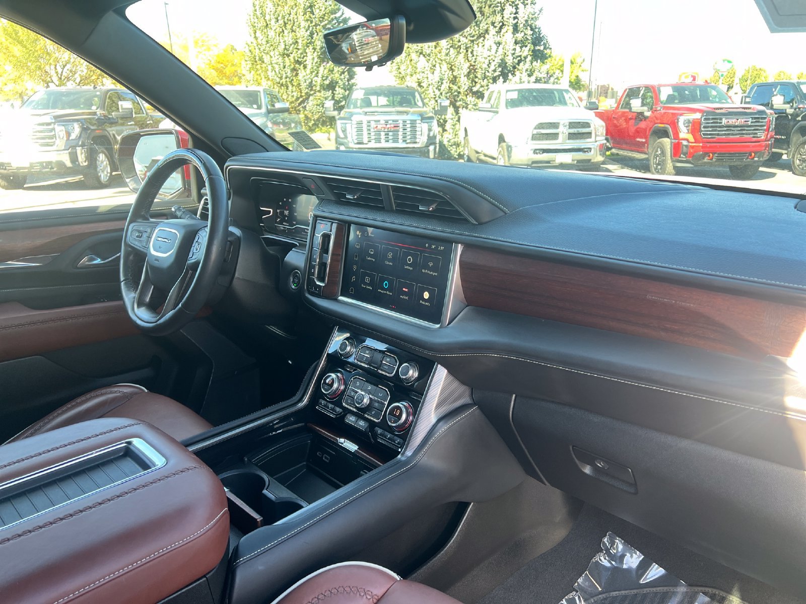 Used 2023 GMC Yukon Denali Ultimate AWD/4WD image 36