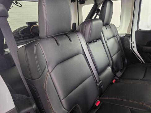 Used 2024 Jeep Wrangler Unlimited Sahara w/ Technology Group AWD/4WD image 28
