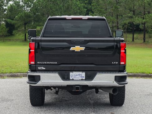 Used 2024 Chevrolet Silverado 2500 LTZ w/ LTZ Convenience Package AWD/4WD image 5