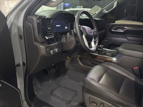 Used 2024 GMC Sierra 1500 Elevation w/ Elevation Premium Package AWD/4WD image 12