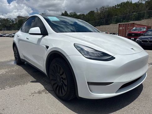 Used 2021 Tesla Model Y 2WD image 3