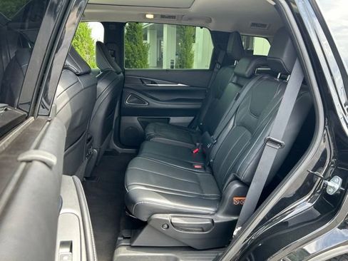 Used 2023 INFINITI QX60 Sensory w/ Vision Package AWD/4WD image 12