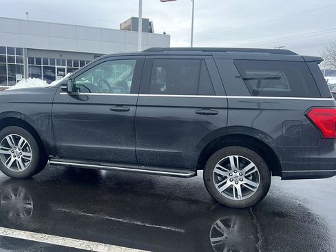 Used 2023 Ford Expedition XLT image 10