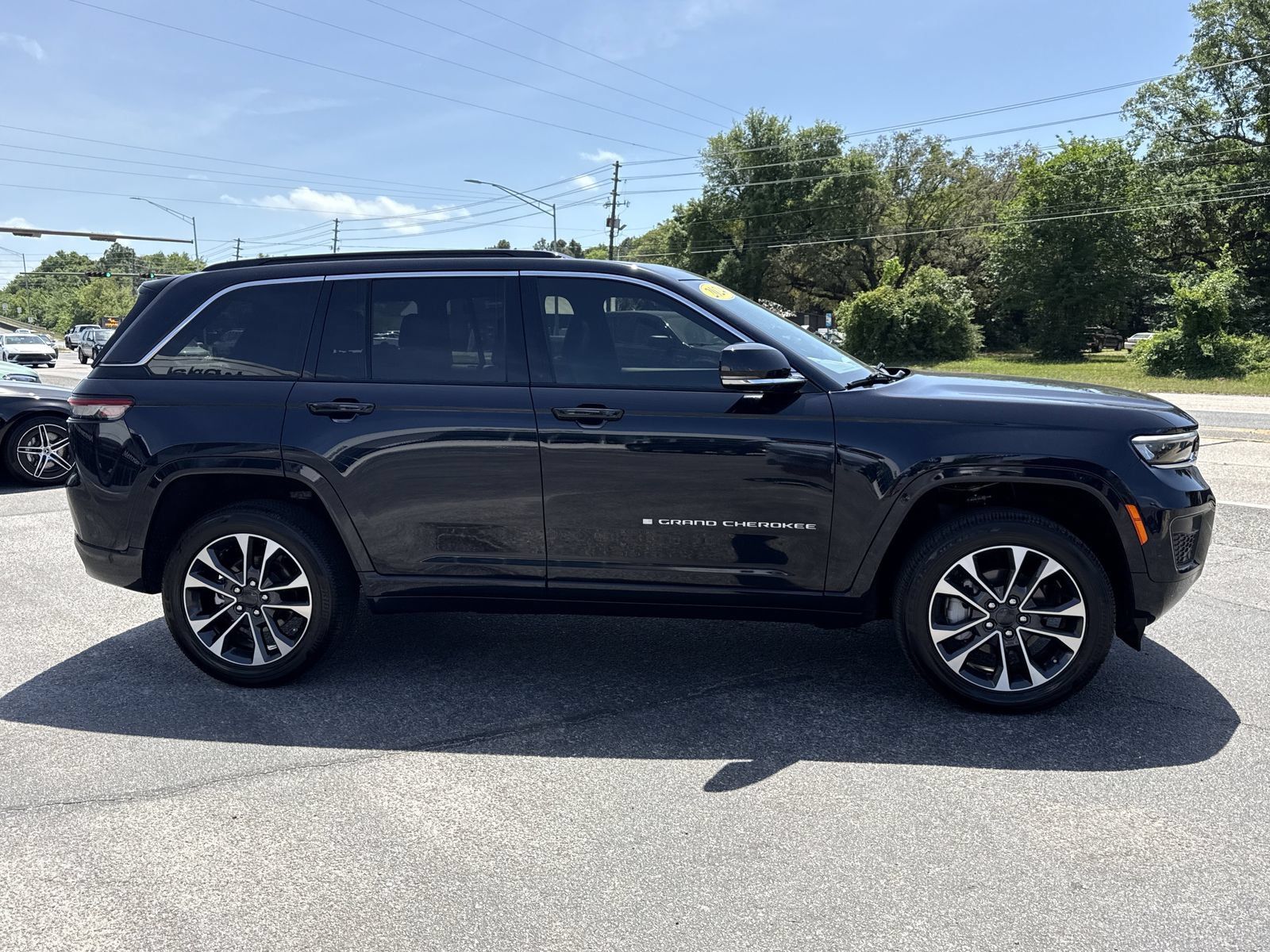 Used 2024 Jeep Grand Cherokee Overland AWD/4WD image 6