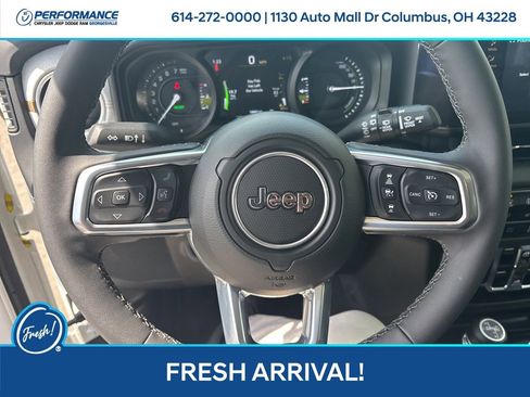 Used 2025 Jeep Wrangler Unlimited Sahara image 19