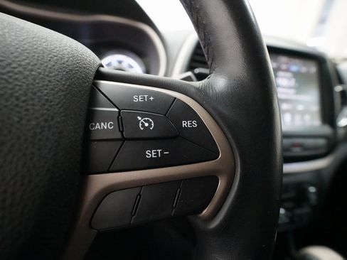 Used 2015 Jeep Cherokee Latitude w/ Comfort/Convenience Group image 17