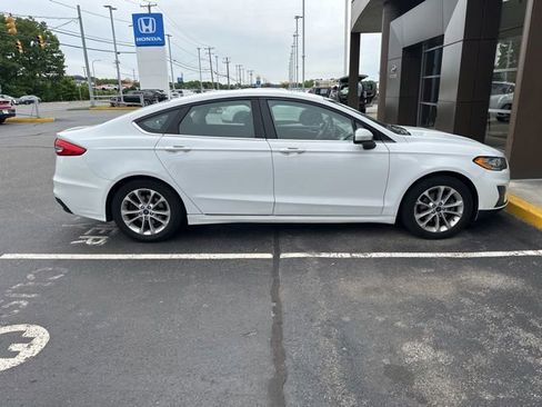 Used 2020 Ford Fusion SE FWD image 3