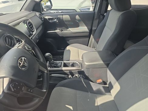 Used 2020 Toyota Tacoma TRD Off-Road image 14