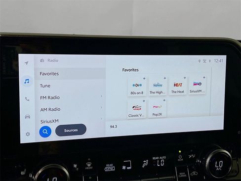 Used 2023 Toyota Highlander Limited image 14