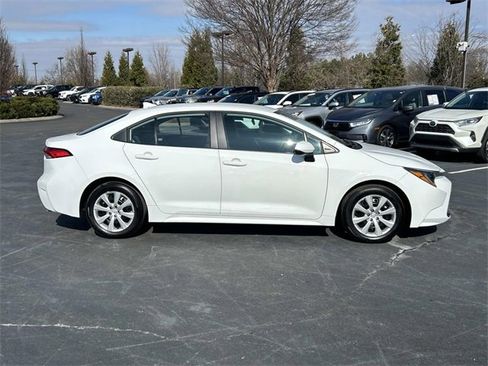 Used 2025 Toyota Corolla LE image 3