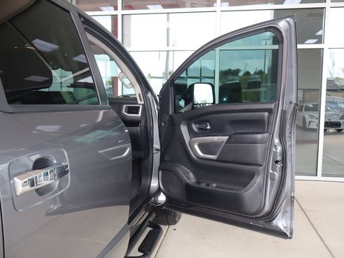 Used 2021 Nissan Titan SV w/ SV Convenience Package AWD/4WD image 37