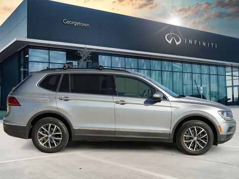 Used 2020 Volkswagen Tiguan SE image 4