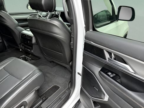Used 2023 Jeep Wagoneer Series II AWD/4WD image 11
