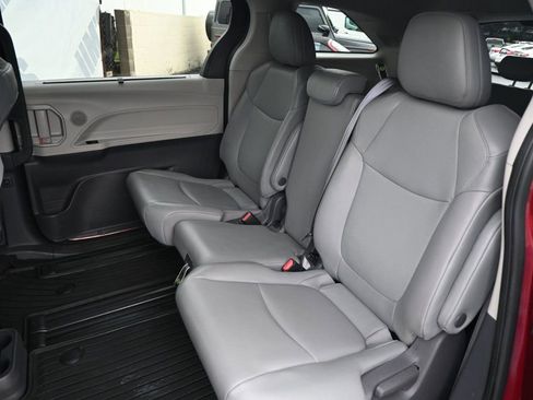 Used 2021 Toyota Sienna XLE w/ XLE Plus Package image 12