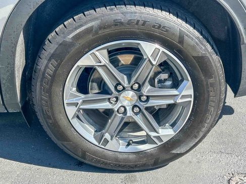 Used 2025 Chevrolet Blazer LT FWD image 12