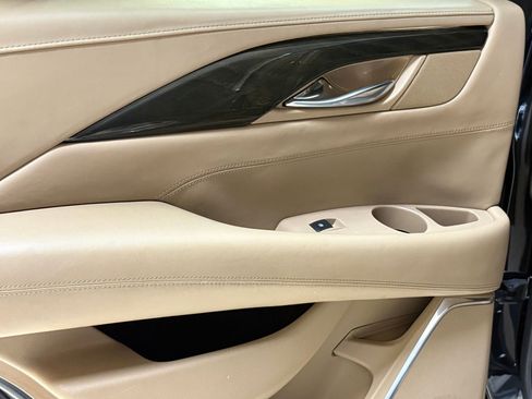 Used 2018 Cadillac Escalade Platinum image 41