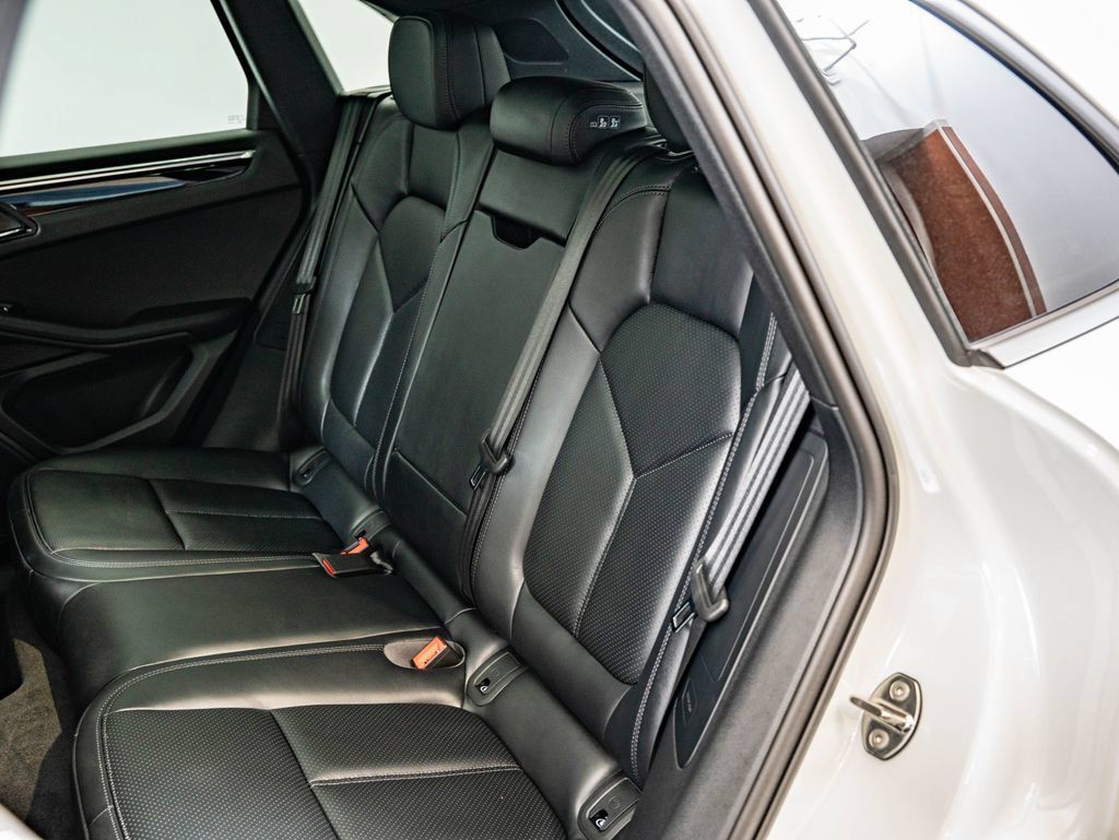 Certified 2026 Porsche Macan AWD/4WD image 41
