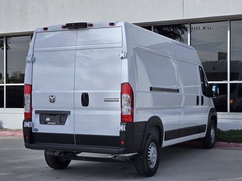 Used 2025 RAM ProMaster 2500 w/ Convenience Group image 7