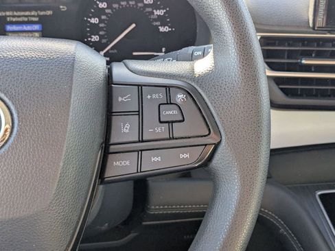 Used 2025 Toyota Sienna LE image 17