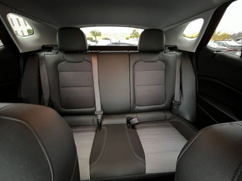 Used 2025 Chevrolet Trax LT w/ LT Convenience Package image 32