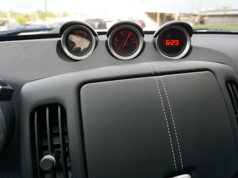 Used 2014 Nissan 370Z Touring RWD image 30