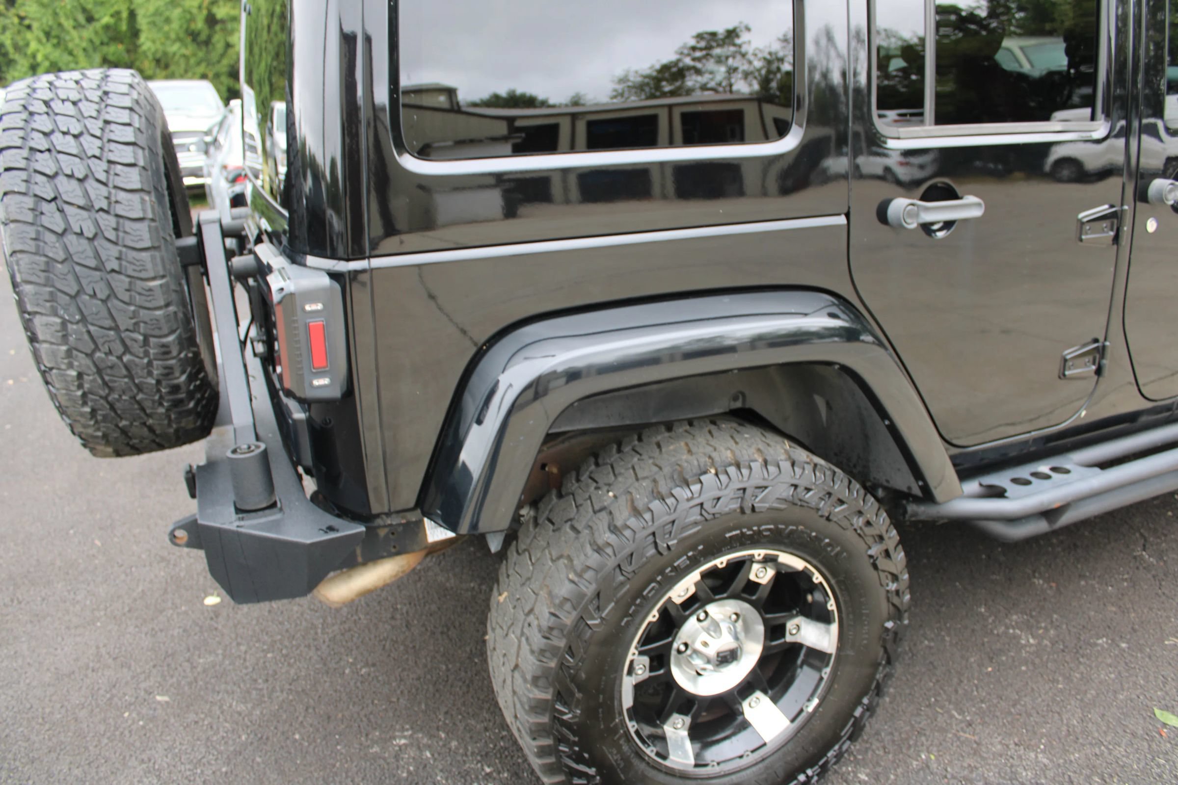 Used 2013 Jeep Wrangler Unlimited Rubicon AWD/4WD image 9
