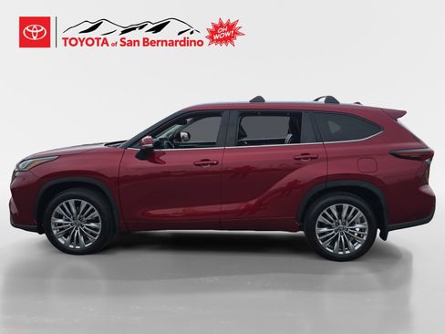 New 2026 Toyota Highlander Platinum image 2