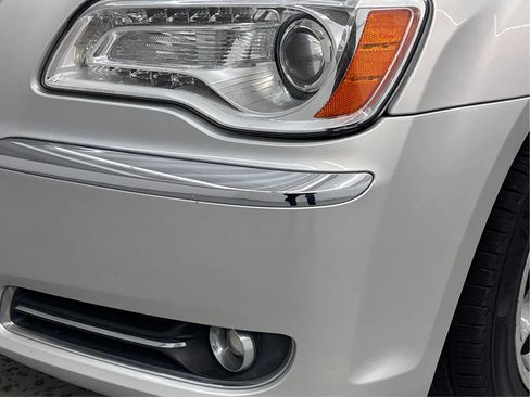 Used 2011 Chrysler 300 Limited image 33