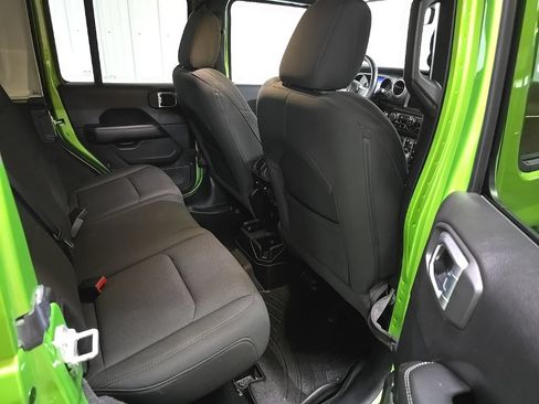 Used 2020 Jeep Wrangler Unlimited Sahara w/ Uconnect 4C Nav & Sound Group AWD/4WD image 17