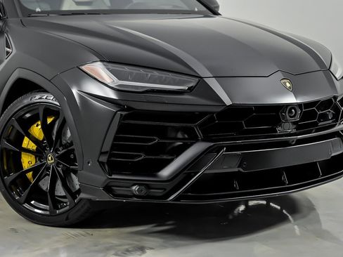 Used 2020 Lamborghini Urus AWD/4WD image 2