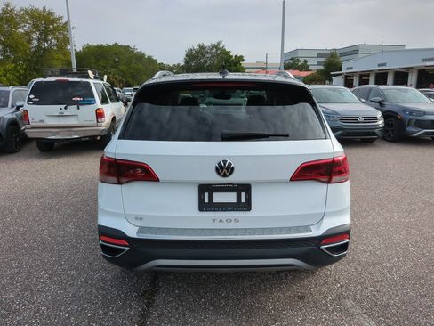 Used 2023 Volkswagen Taos SE w/ Panoramic Sunroof Package FWD image 4