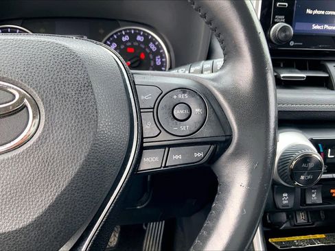 Used 2021 Toyota RAV4 XLE Premium image 23