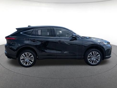 Used 2023 Toyota Venza XLE AWD/4WD image 6