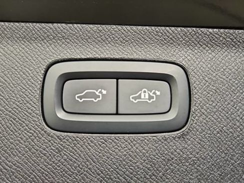 Certified 2023 Volvo XC90 B5 Plus w/ Protection Package Premier AWD/4WD image 45
