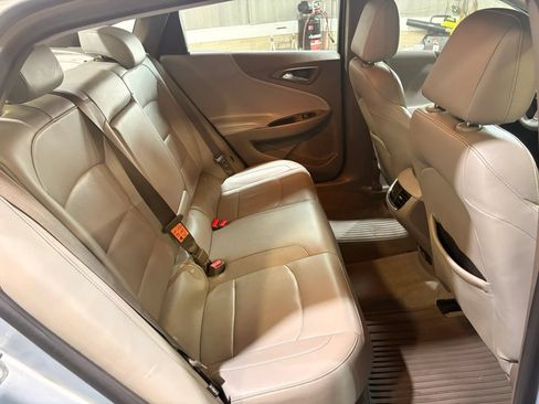 Used 2018 Chevrolet Malibu LT w/ Leather Package FWD image 19