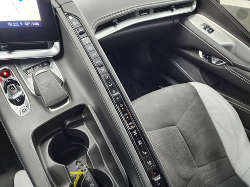 Used 2022 Chevrolet Corvette Stingray Premium Conv w/ Z51 Performance Package image 12