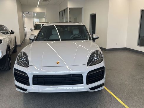 Used 2022 Porsche Cayenne GTS AWD/4WD image 5