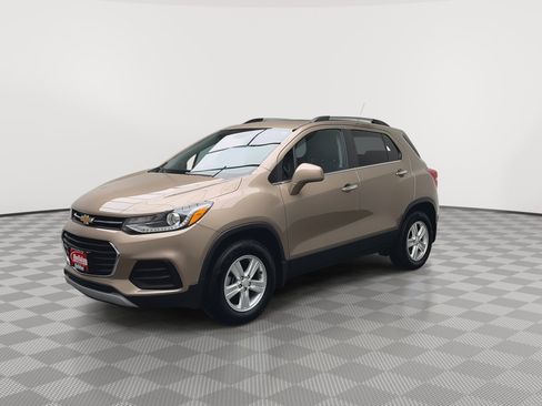 Used 2019 Chevrolet Trax LT w/ Sun & Sound Package AWD/4WD image 34
