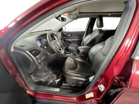 Used 2019 Jeep Cherokee Limited image 21