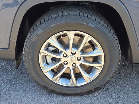 Used 2021 Jeep Cherokee Latitude Lux w/ Sun & Sound Group image 7